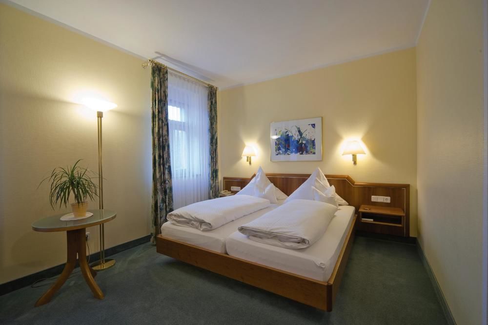 Hotel Weisses Lamm Veitshochheim Room photo